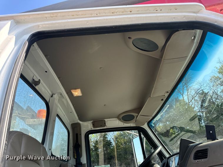 image for item DV1933 2004 Sterling L7500 sewer jetter truck