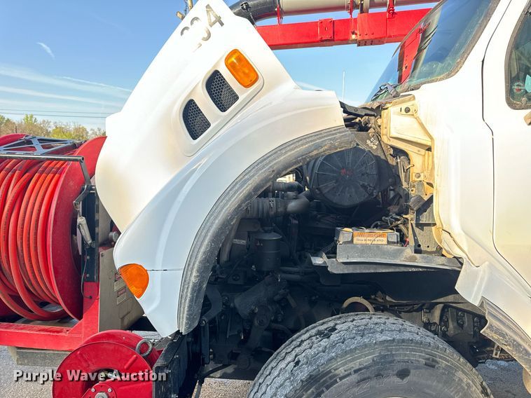 image for item DV1933 2004 Sterling L7500 sewer jetter truck