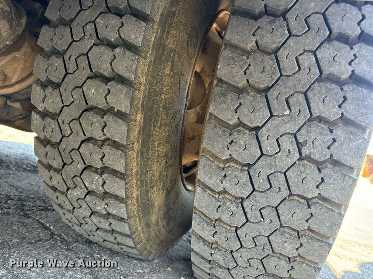 image for item DV1933 2004 Sterling L7500 sewer jetter truck