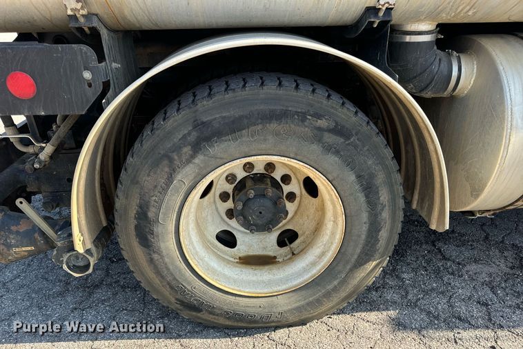 image for item DV1933 2004 Sterling L7500 sewer jetter truck