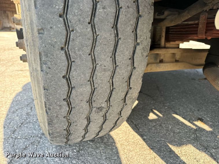 image for item DV1933 2004 Sterling L7500 sewer jetter truck