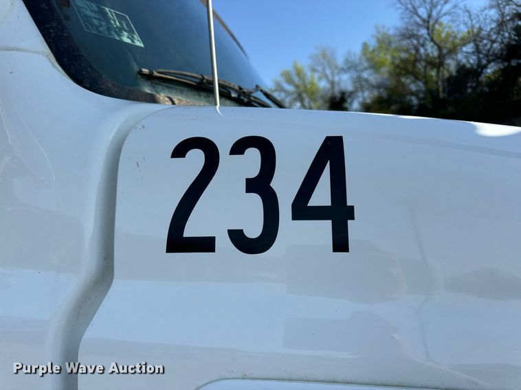 image for item DV1933 2004 Sterling L7500 sewer jetter truck