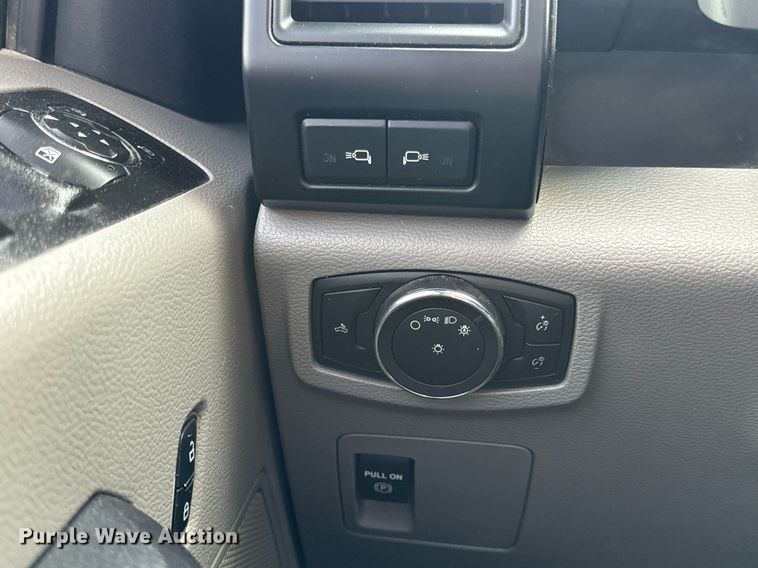 image for item DV1938 2018 Ford F150 XL SuperCab pickup truck