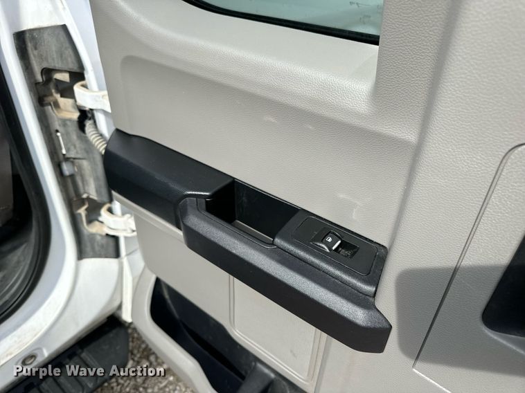 image for item DV1938 2018 Ford F150 XL SuperCab pickup truck