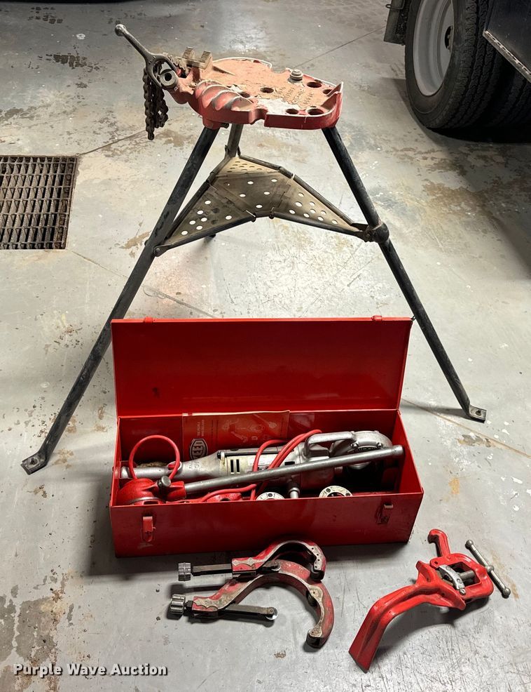 image for item DV1946 Ridgid pipe threader