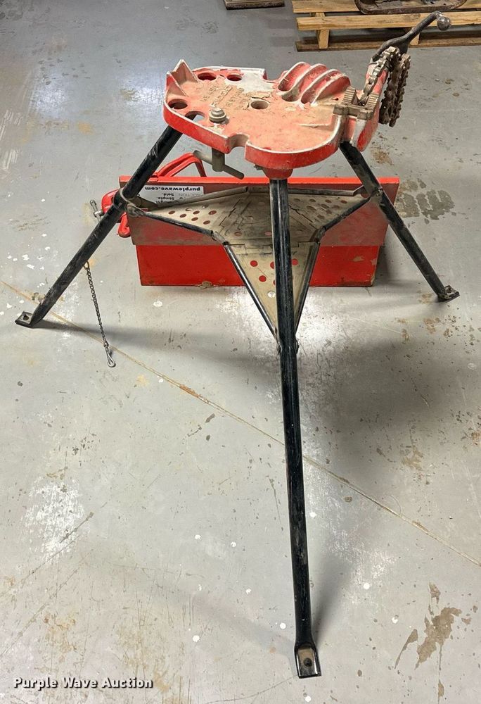 image for item DV1946 Ridgid pipe threader