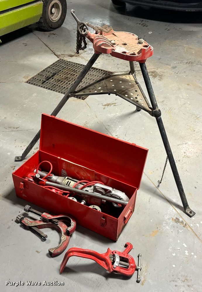 image for item DV1946 Ridgid pipe threader