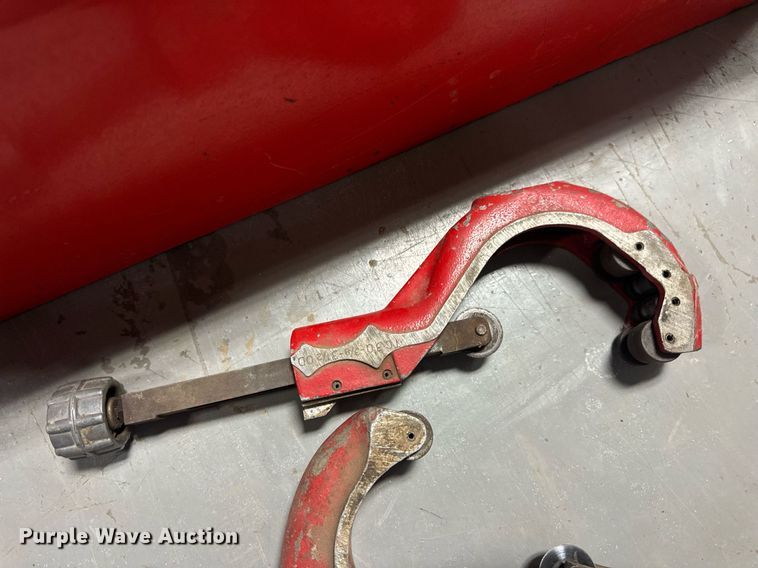 image for item DV1946 Ridgid pipe threader