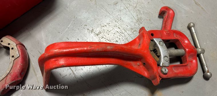 image for item DV1946 Ridgid pipe threader