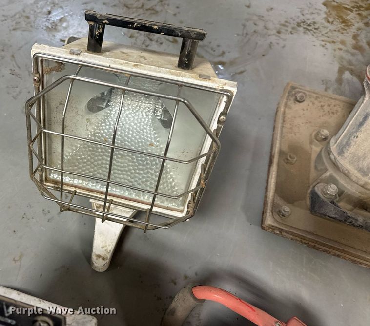 image for item DV1947 Tools