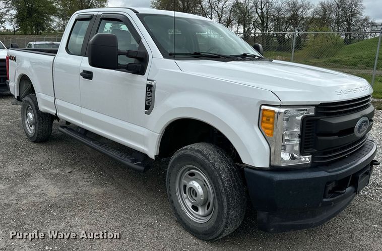 image for item DV1948 2017 Ford F250 Super Duty XL SuperCab pickup truck