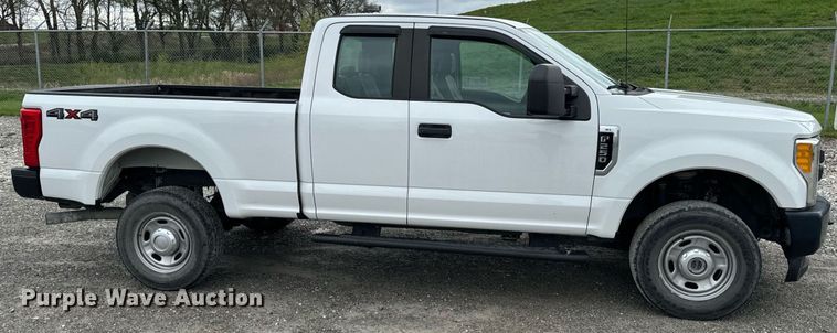 image for item DV1948 2017 Ford F250 Super Duty XL SuperCab pickup truck