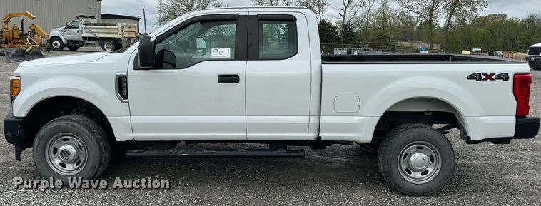 image for item DV1948 2017 Ford F250 Super Duty XL SuperCab pickup truck