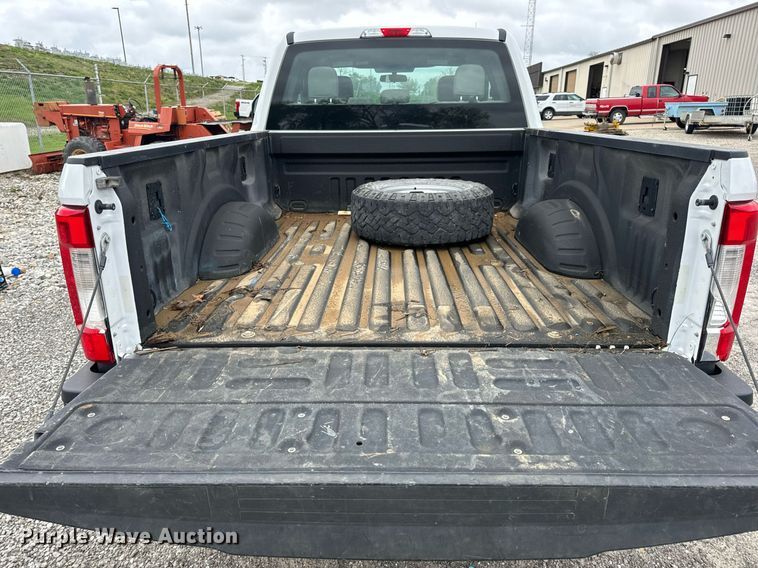 image for item DV1948 2017 Ford F250 Super Duty XL SuperCab pickup truck