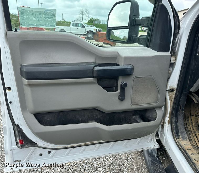 image for item DV1948 2017 Ford F250 Super Duty XL SuperCab pickup truck