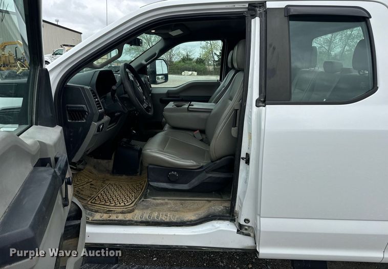 image for item DV1948 2017 Ford F250 Super Duty XL SuperCab pickup truck