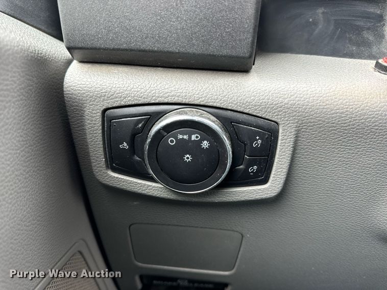 image for item DV1948 2017 Ford F250 Super Duty XL SuperCab pickup truck