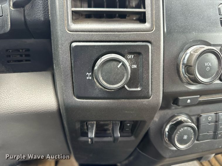 image for item DV1948 2017 Ford F250 Super Duty XL SuperCab pickup truck