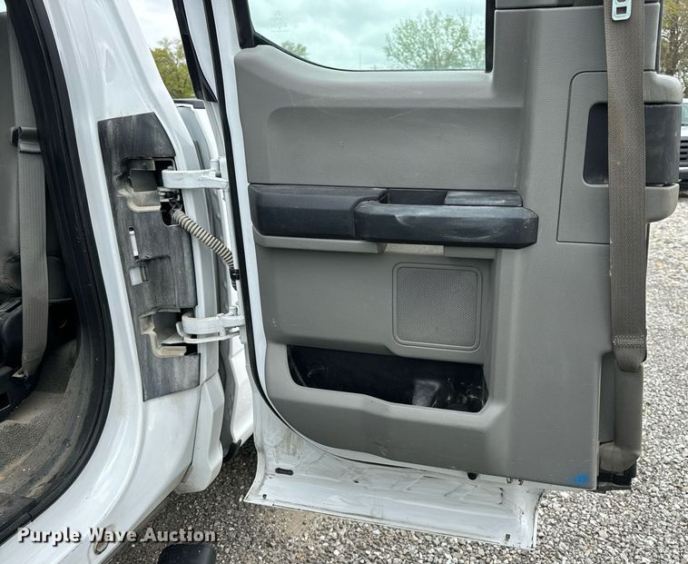 image for item DV1948 2017 Ford F250 Super Duty XL SuperCab pickup truck