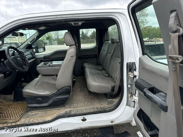 image for item DV1948 2017 Ford F250 Super Duty XL SuperCab pickup truck