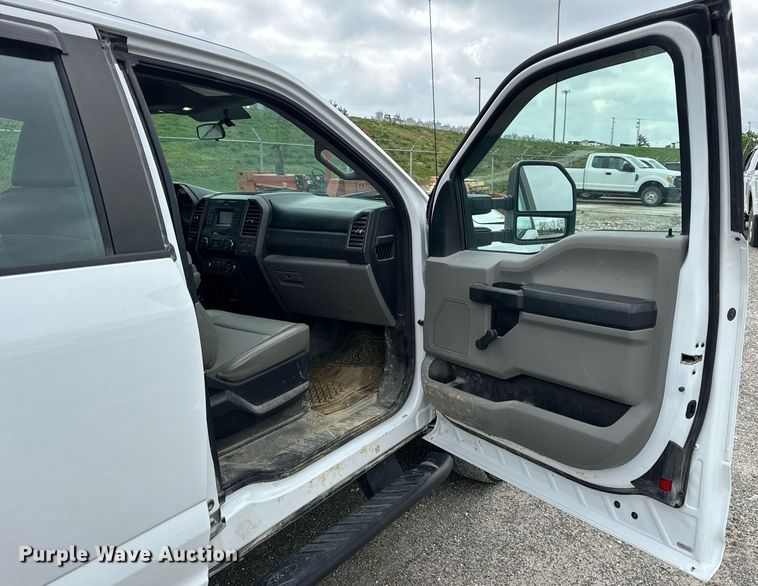 image for item DV1948 2017 Ford F250 Super Duty XL SuperCab pickup truck