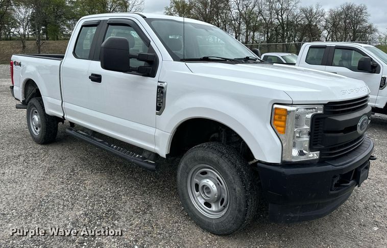 image for item DV1949 2017 Ford F250 Super Duty XL SuperCab pickup truck