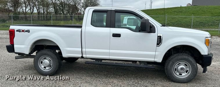 image for item DV1949 2017 Ford F250 Super Duty XL SuperCab pickup truck