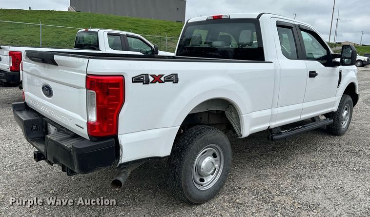 image for item DV1949 2017 Ford F250 Super Duty XL SuperCab pickup truck