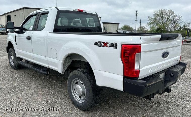 image for item DV1949 2017 Ford F250 Super Duty XL SuperCab pickup truck