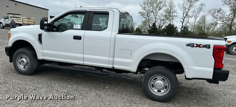 image for item DV1949 2017 Ford F250 Super Duty XL SuperCab pickup truck