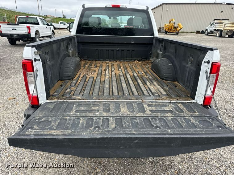 image for item DV1949 2017 Ford F250 Super Duty XL SuperCab pickup truck