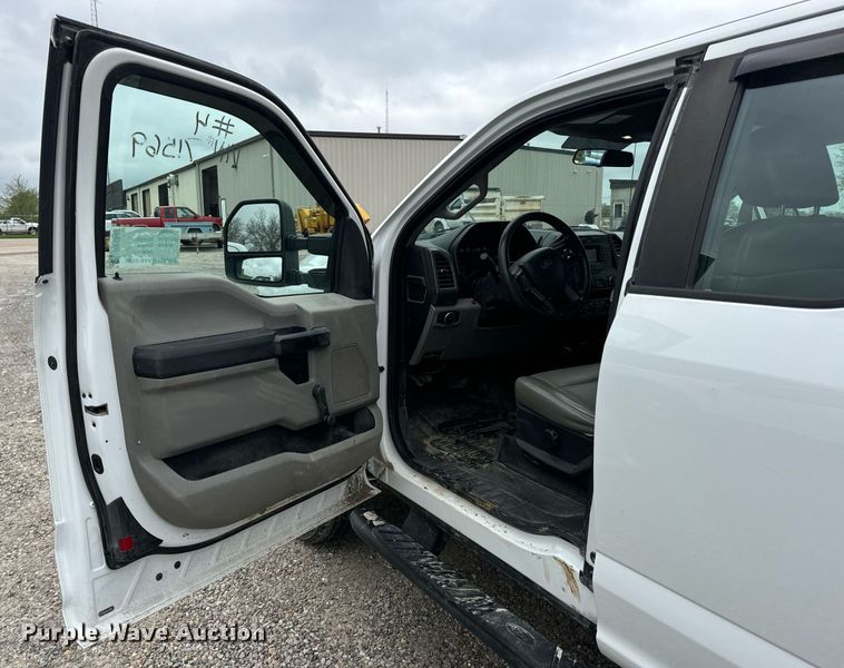 image for item DV1949 2017 Ford F250 Super Duty XL SuperCab pickup truck