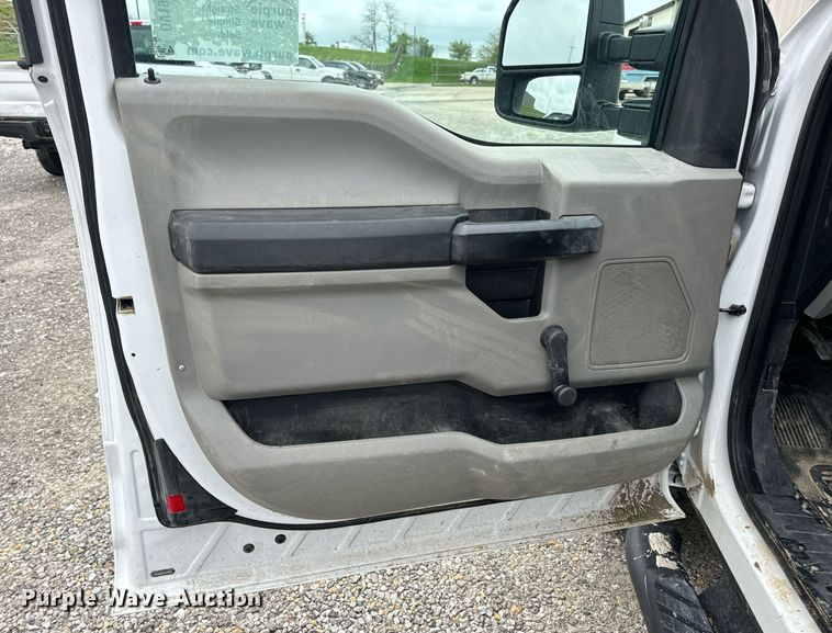 image for item DV1949 2017 Ford F250 Super Duty XL SuperCab pickup truck