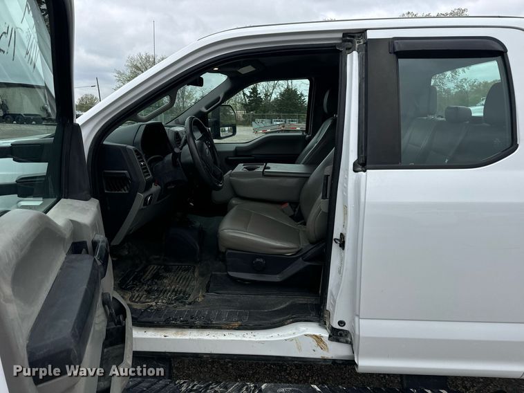 image for item DV1949 2017 Ford F250 Super Duty XL SuperCab pickup truck