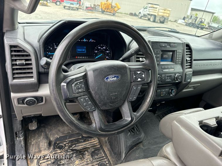 image for item DV1949 2017 Ford F250 Super Duty XL SuperCab pickup truck