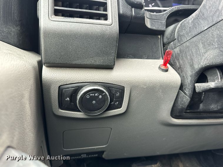 image for item DV1949 2017 Ford F250 Super Duty XL SuperCab pickup truck