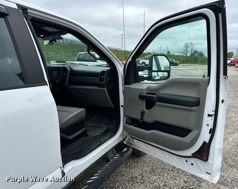 image for item DV1949 2017 Ford F250 Super Duty XL SuperCab pickup truck