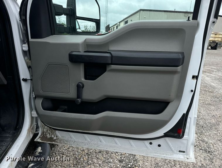 image for item DV1949 2017 Ford F250 Super Duty XL SuperCab pickup truck