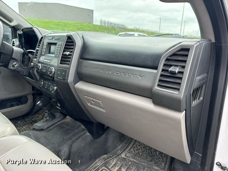 image for item DV1949 2017 Ford F250 Super Duty XL SuperCab pickup truck