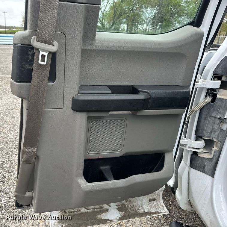 image for item DV1949 2017 Ford F250 Super Duty XL SuperCab pickup truck