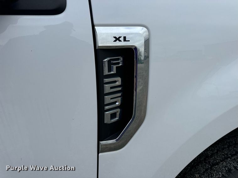 image for item DV1949 2017 Ford F250 Super Duty XL SuperCab pickup truck