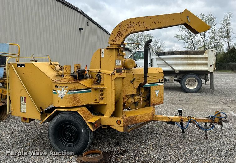 image for item DV1952 1994 Vermeer 1250BC wood chipper
