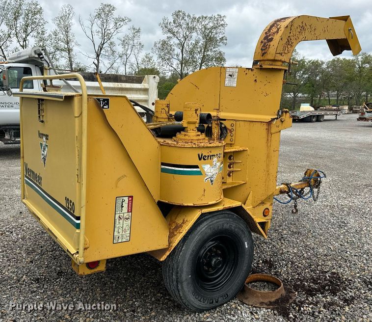 image for item DV1952 1994 Vermeer 1250BC wood chipper