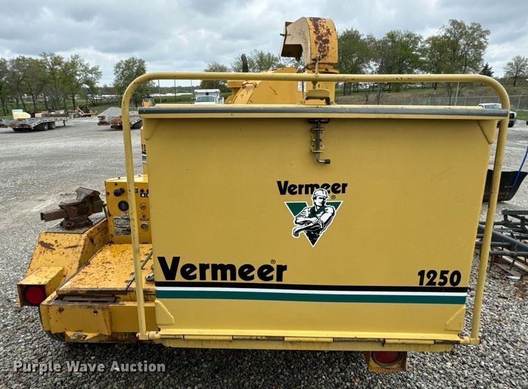 image for item DV1952 1994 Vermeer 1250BC wood chipper