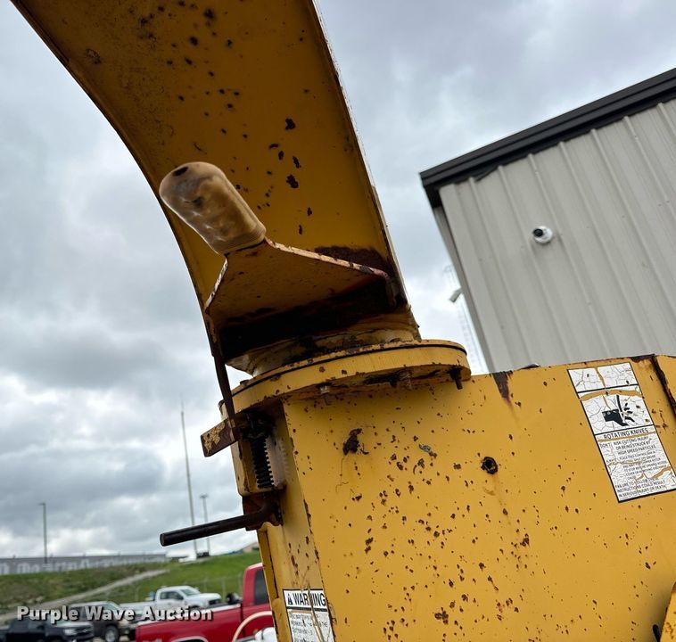 image for item DV1952 1994 Vermeer 1250BC wood chipper