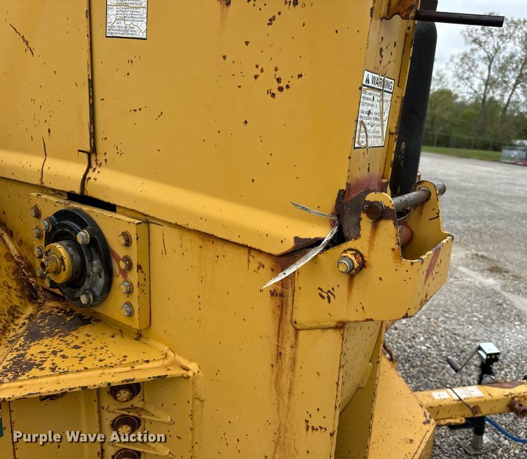 image for item DV1952 1994 Vermeer 1250BC wood chipper