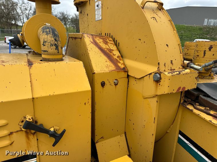 image for item DV1952 1994 Vermeer 1250BC wood chipper