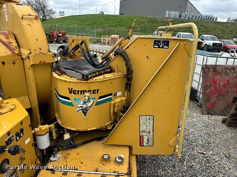 image for item DV1952 1994 Vermeer 1250BC wood chipper