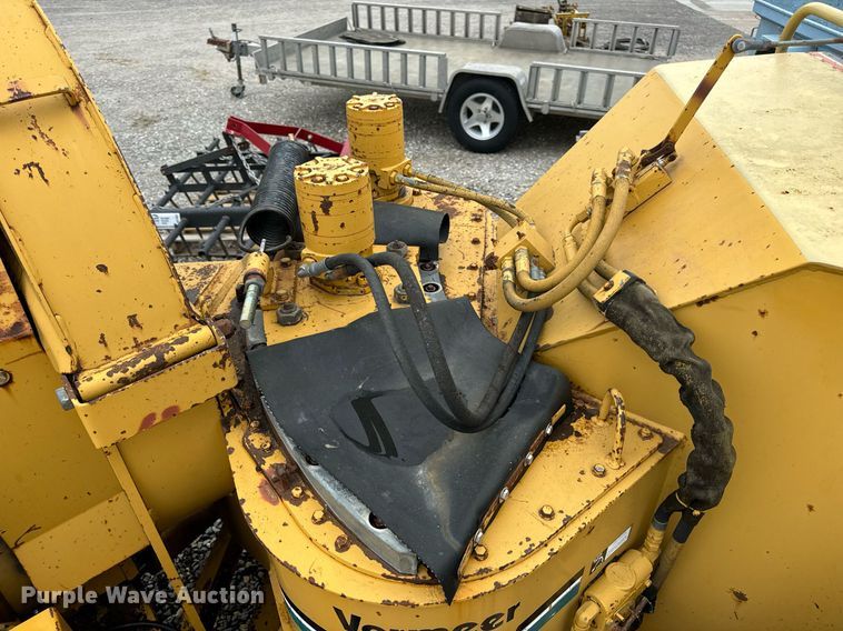 image for item DV1952 1994 Vermeer 1250BC wood chipper