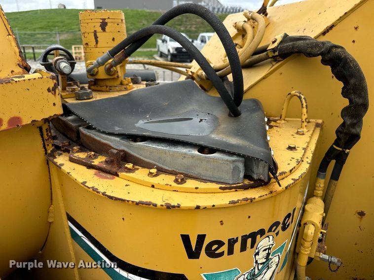 image for item DV1952 1994 Vermeer 1250BC wood chipper